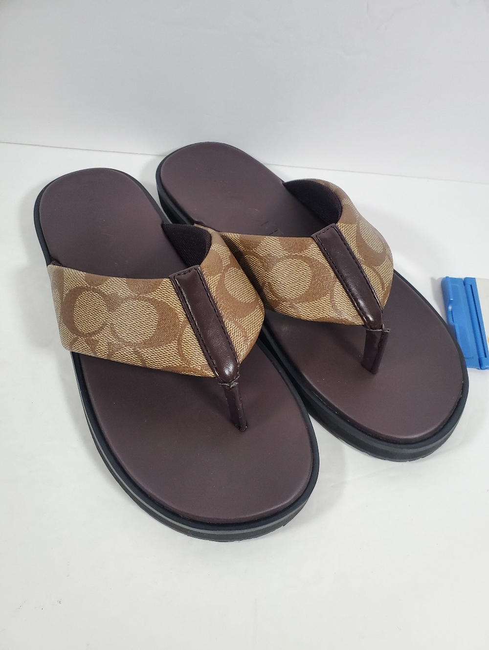 Coach Flip Flop In Signature Canvas NWT - Picture 1 of 7